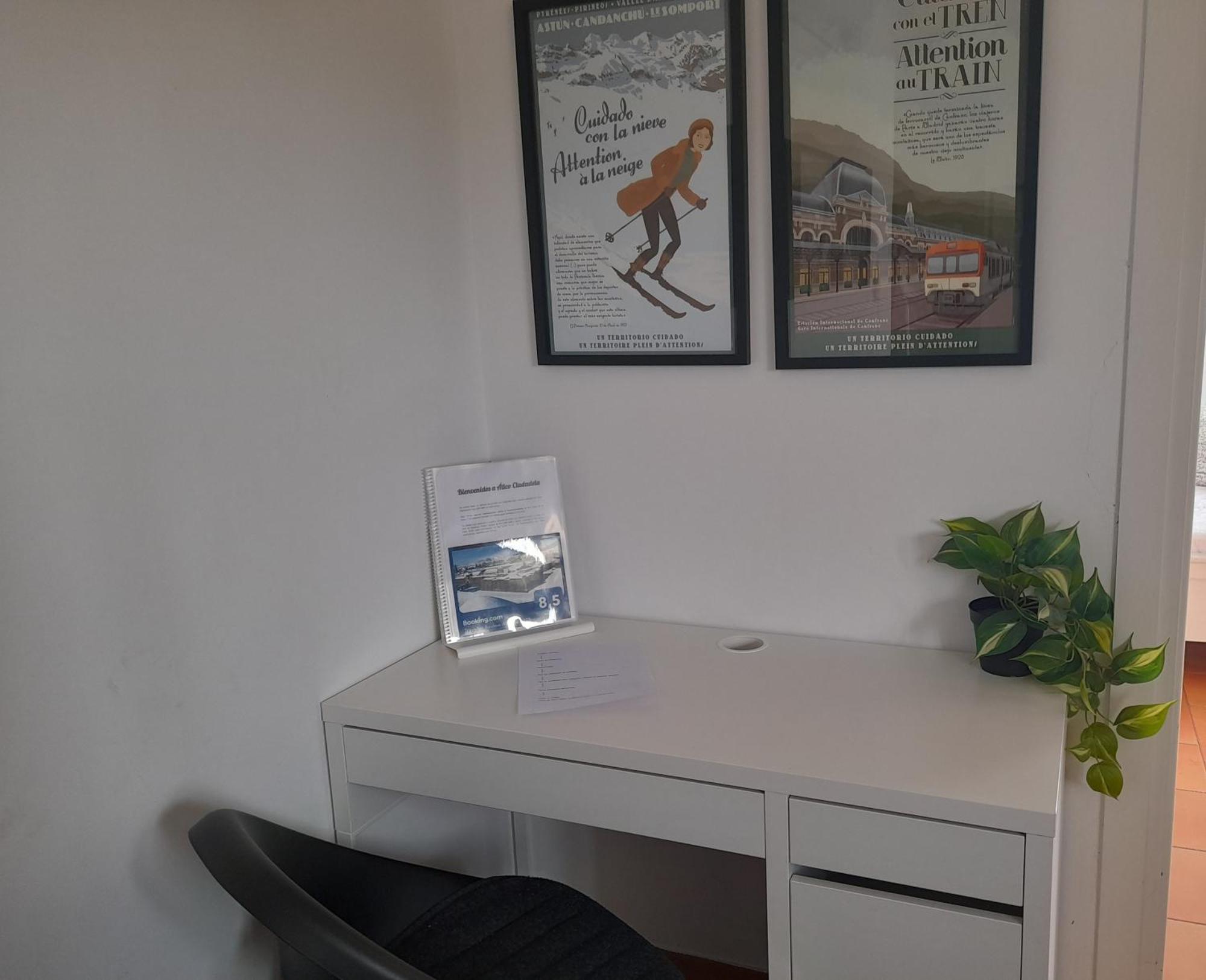 Atico Ciudadela Appartement Jaca Buitenkant foto